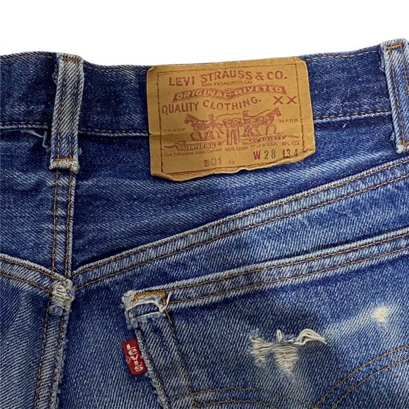 Levi's Distressed Button Fly Cut Off Jean Short Size 28 Medium Wash EUC - Picture 6 of 8